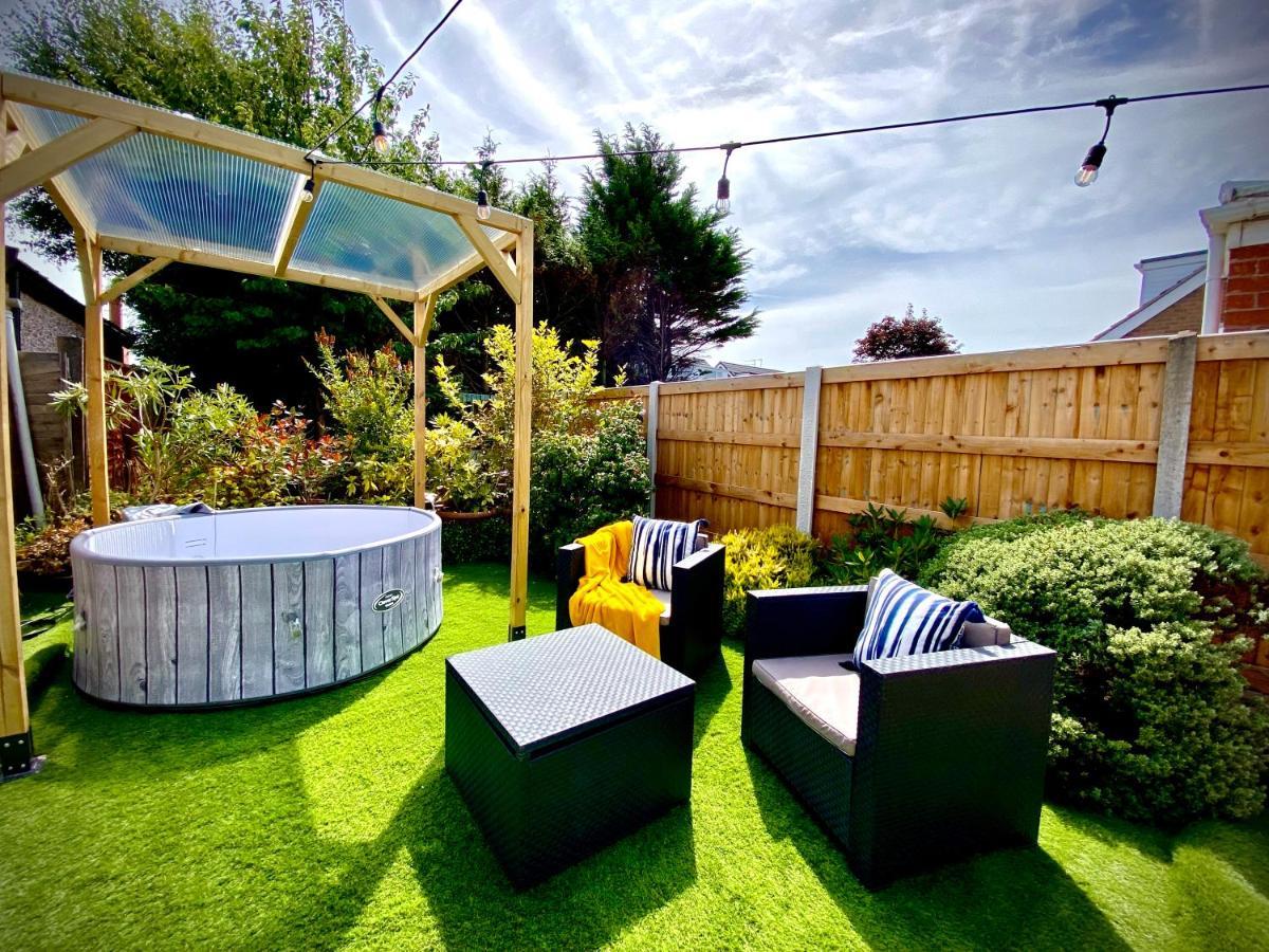 Remarkable 3-Bed Hot Tub House In ブラックプール エクステリア 写真
