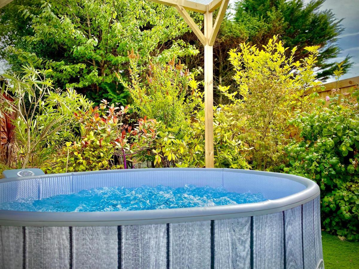 Remarkable 3-Bed Hot Tub House In ブラックプール エクステリア 写真